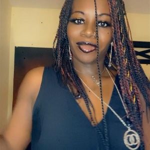 Meet your Posher, Tabra